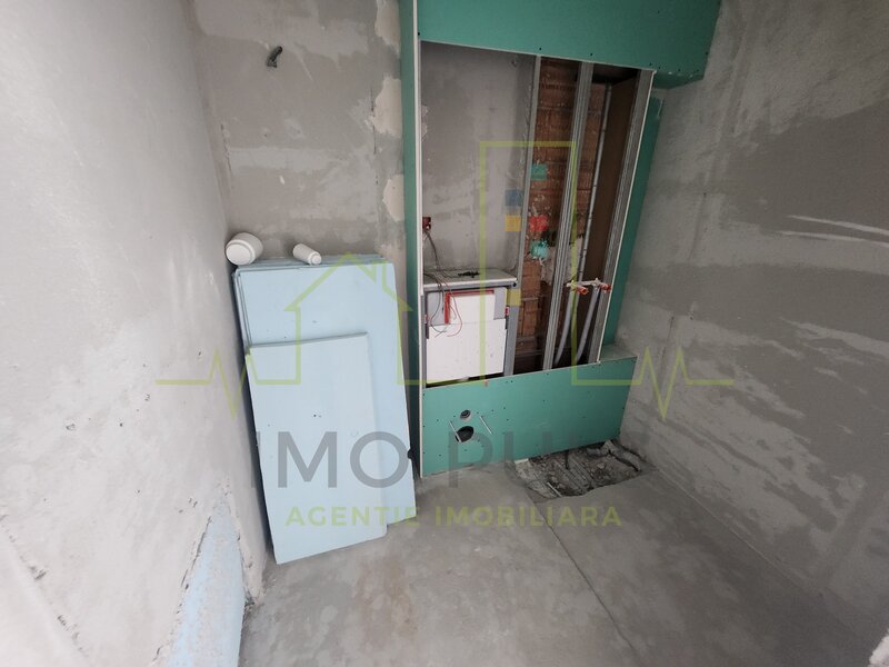 Trei Camere. 2 Bai. Terasa 21mp. Esso - Girocului.