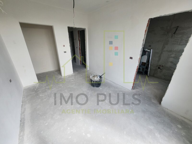 Trei Camere. 2 Bai. Terasa 21mp. Esso - Girocului.