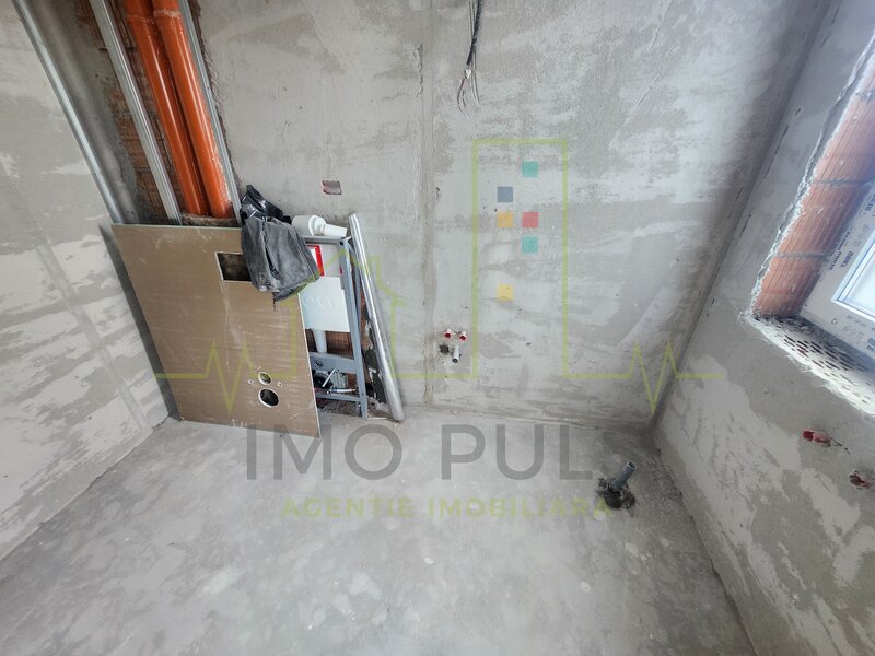 Trei Camere. 2 Bai. Terasa 21mp. Esso - Girocului.