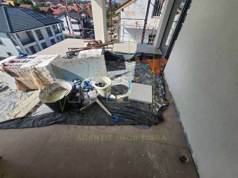 Trei Camere. 2 Bai. Terasa 21mp. Esso - Girocului.